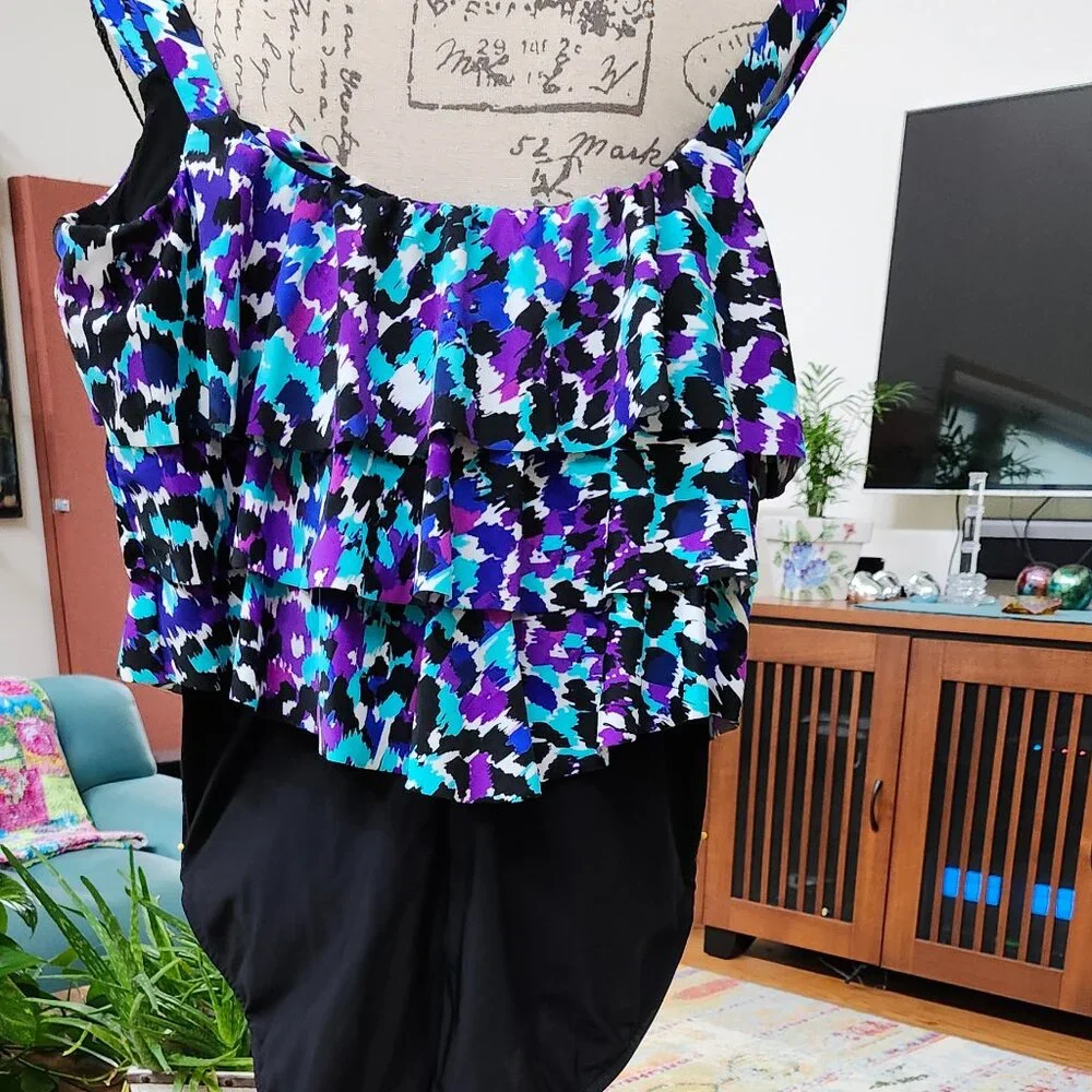 A&H SPORTSWEAR Ruffled Tankini Set - Picture 4 of 6